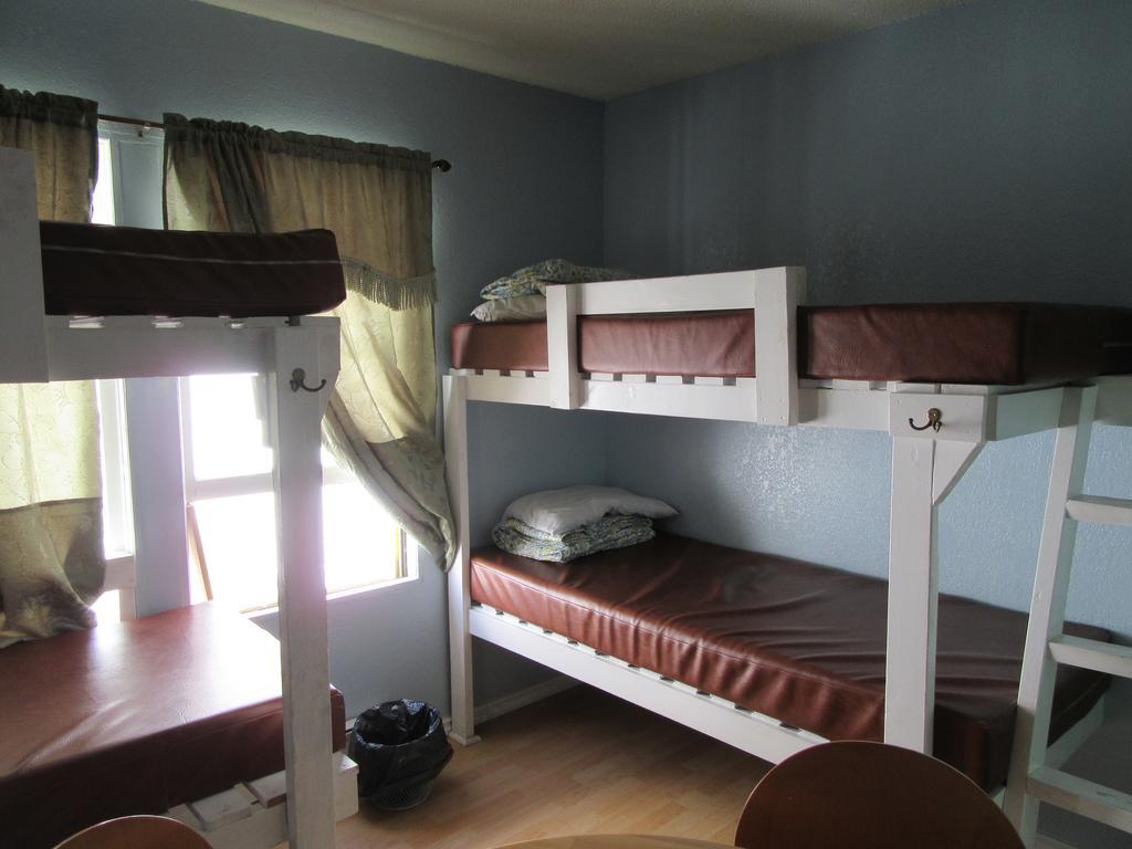 Turtle Hostel Victoria Esterno foto