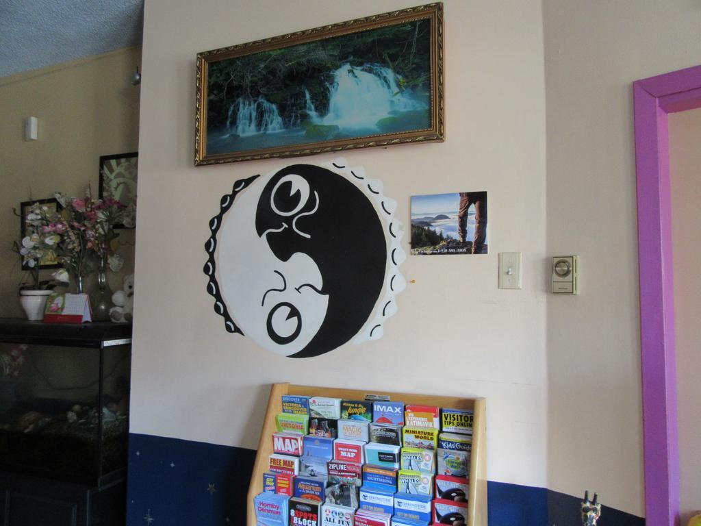 Turtle Hostel Victoria Esterno foto