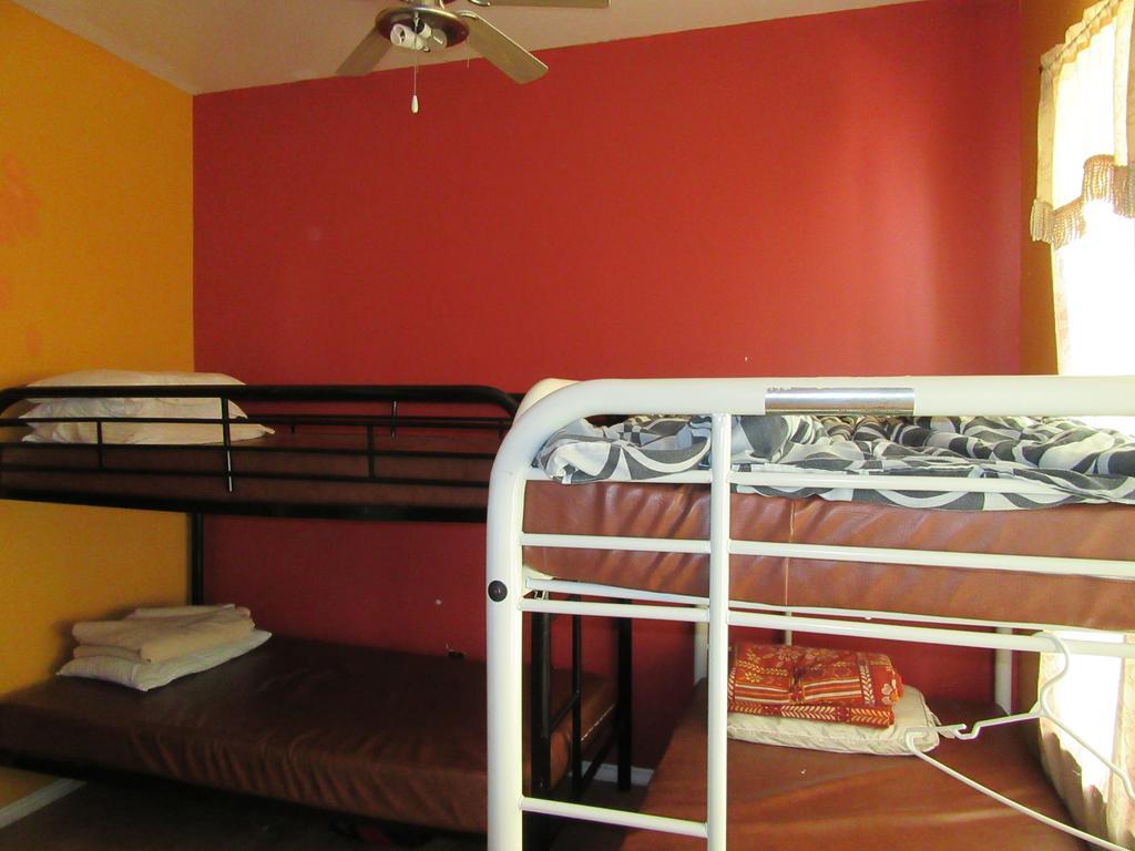 Turtle Hostel Victoria Esterno foto