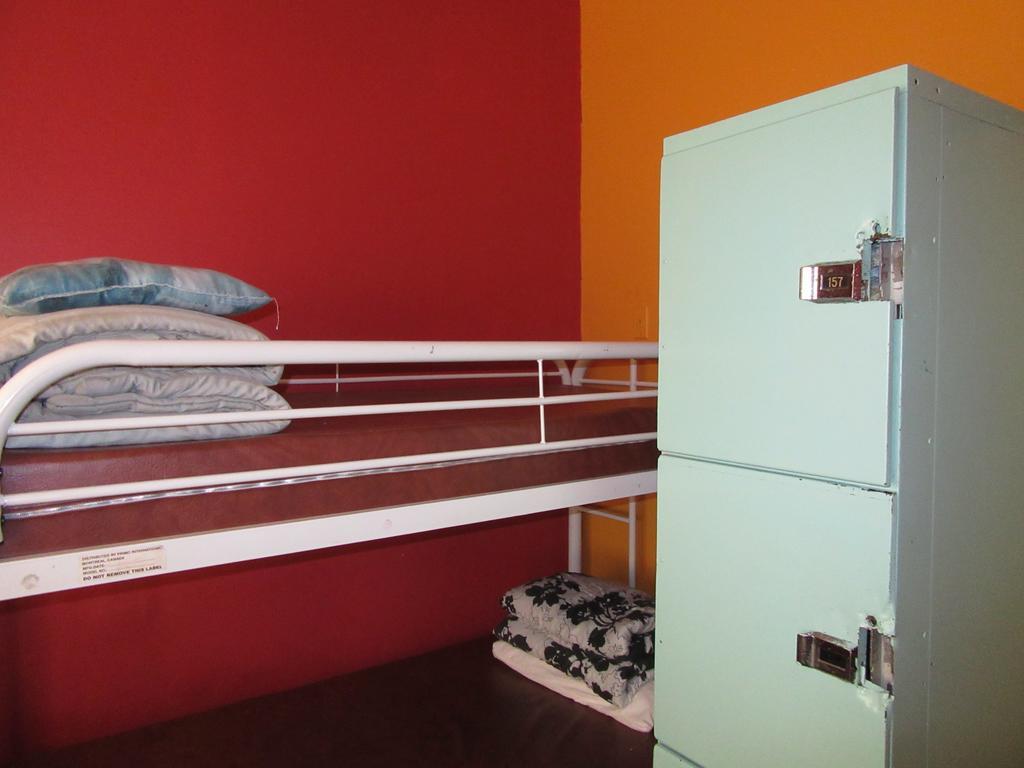 Turtle Hostel Victoria Esterno foto