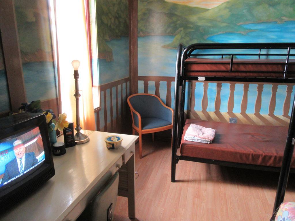 Turtle Hostel Victoria Esterno foto