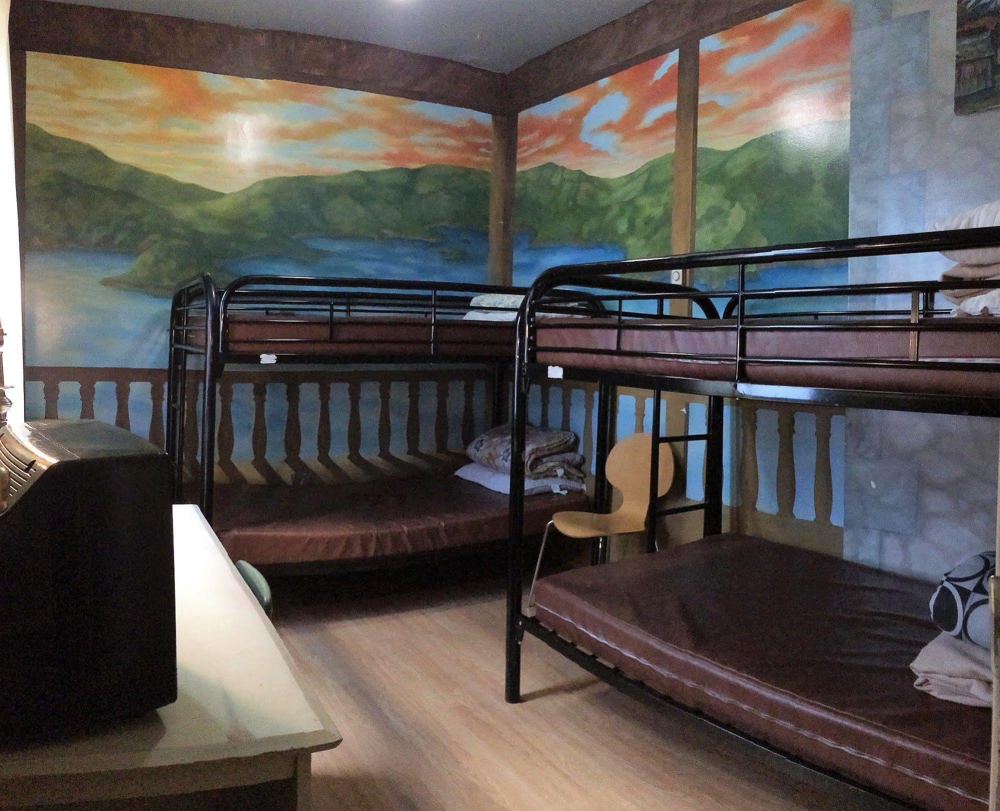 Turtle Hostel Victoria Esterno foto